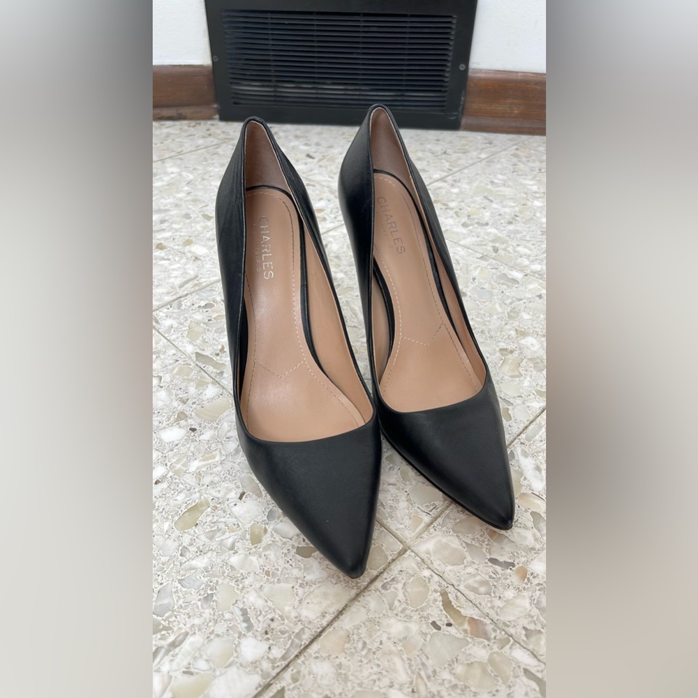 Used size 9/10 black heels
